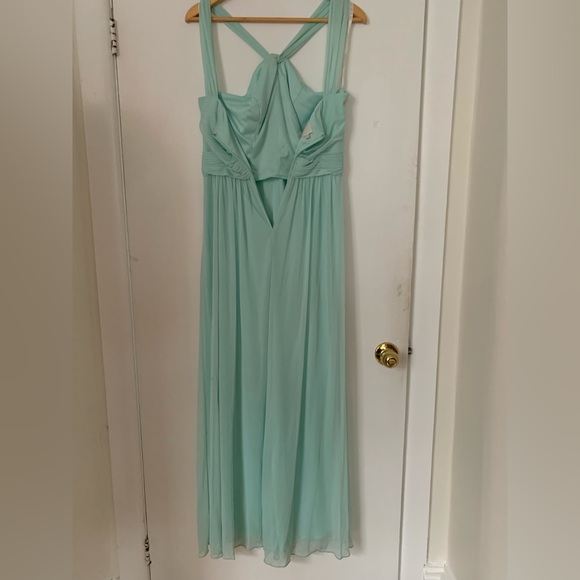 David’s Bridal Gown - Picture 2 of 9